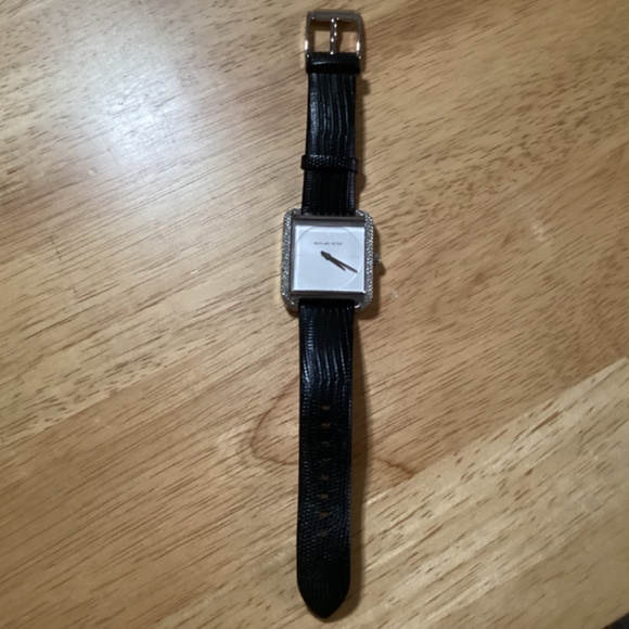 Michael Kors Lake Pave Silver-tone Embossed Leather Band Women’s Watch MK2583 - Picture 2 of 15